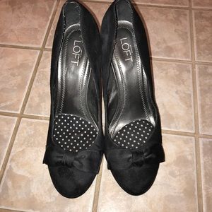 4” Anne Taylor Loft Black high heels with bows.